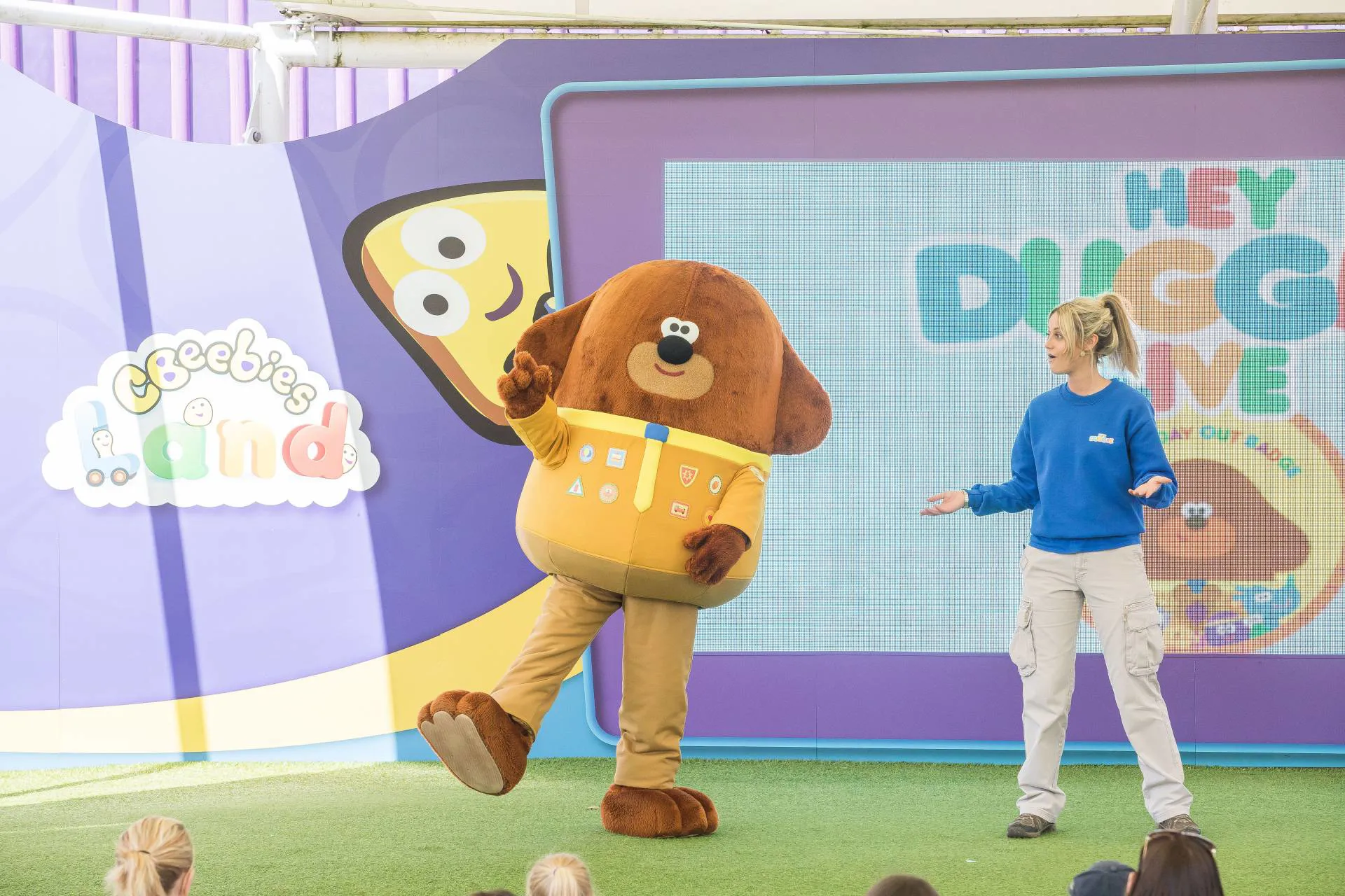 Big fun show time Duggee